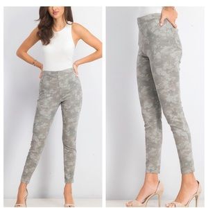 Spanx Camo Jeanish Pants Medium Light Wash